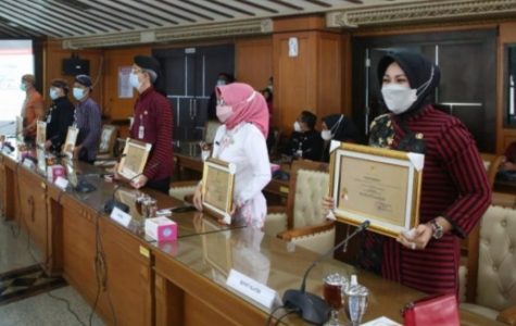 Bupati Klaten Terima Penghargaan dari Gubernur Jateng di Ajang KIPP 2020