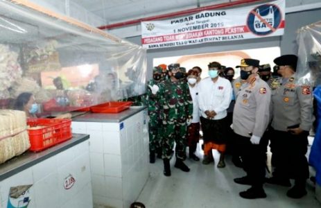 Cek Penegakan Prokes di Bali, Panglima TNI Bersama Kapolri Kelilingi Dua Pasar Tradisional