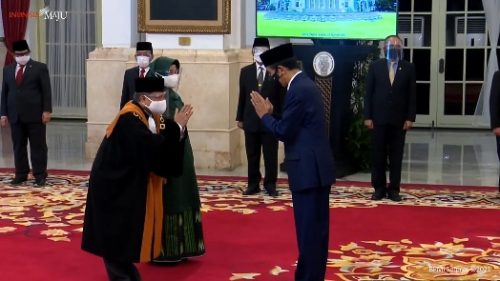 Presiden Jokowi Saksikan Pengucapan Sumpah Dr. H. Andi Samsan Nganro Sebagai Wakil Ketua MA Bidang Yudisial