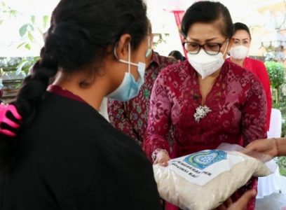 Kunjungan Sosial ke Bangli, Ny Putri Koster Ingatkan Bahaya Stunting