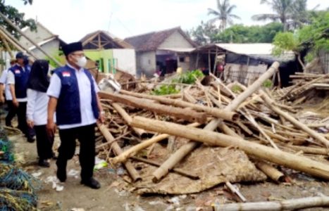 Wabup Banyuwangi Tinjau Lokasi Bencana Banjir di Wongsorejo di Banyuwangi
