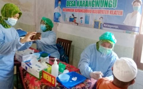Pemdes Karangwungu Bersama Puskesmas Karangdowo Vaksinasi 50 Lansia dengan Prokes Ketat