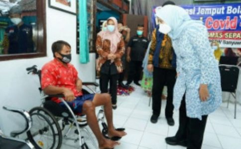 Pemkab Banyuwangi Laksanakan Vaksinasi Lansia dan Penyandang Disabilitas dengan Jemput Bola di Banyuwangi