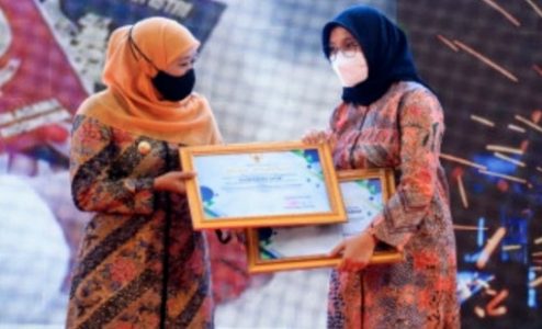 Di Hari Peringakan HKN ke-56, Banyuwangi Sabet Dua Penghargaan dari Gubernur Jatim di Banyuwangi