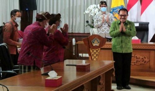 Pelantikan DPD APWI, Wagub Cok Ace Minta Pengurus Cepat Beradaptasi dengan Perubahan