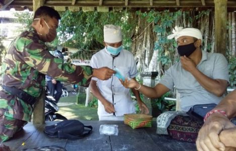 Melalui Komsos, Babinsa Edukasi Warga untuk Patuhi Protokol Kesehatan