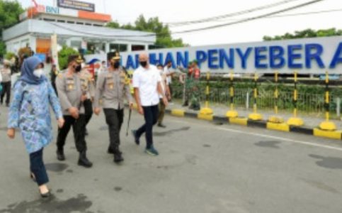 Jelang Pelarangan Arus Mudik 2021, Kapolda Jatim Pantau Arus Lalin di Pelabuhan ASDP Ketapang di Banyuwangi
