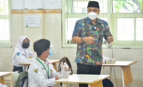 Walikota Surabaya Gelar Persiapan Simulasi Pembelajaran Tatap Muka