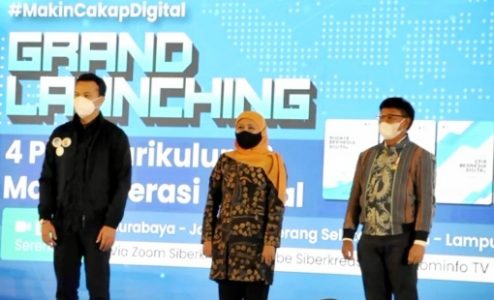 Gubernur Jatim Dampingi Menkominfo Luncurkan Empat Modul Literasi Digital