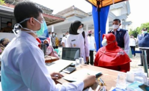 Tercatat Tujuh Kali Berkantor di Desa, Bupati Ipuk Bantu Tuntaskan Berbagai Masalah di Banyuwangi
