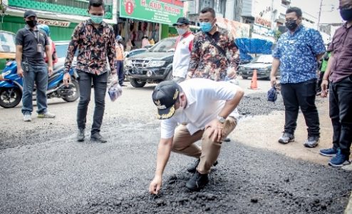 Pantau Tim URC, Bupati Jember: Penutupan Lubang Jalan Harus Dikebut di Jember