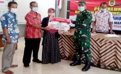 Pemdes Lemahireng Serahkan BLT- DD 2021 Tahap II pada 104 KPM Dampak Covid-19