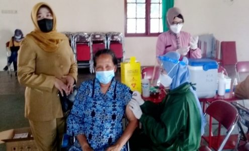 Sebanyak 90 Warga Lansia Desa Kepanjen Dapatkan Vaksinasi Covid-19 Tahap II