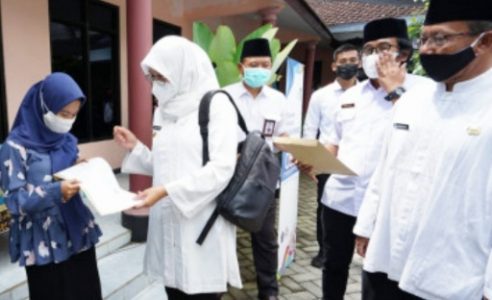 Ngantor di Desa Temuasri, Terbitkan 527 Izin Usaha Mikro dan 2.810 Dokumen Adminduk di Banyuwangi