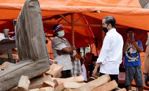 Presiden Jokowi Tinjau Lokasi Terdampak Gempa di Malang