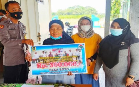 Sebanyak 150 KK, Warga Desa Boto Terima BLT – DD 2021 Tahap II Dampak Covid-19