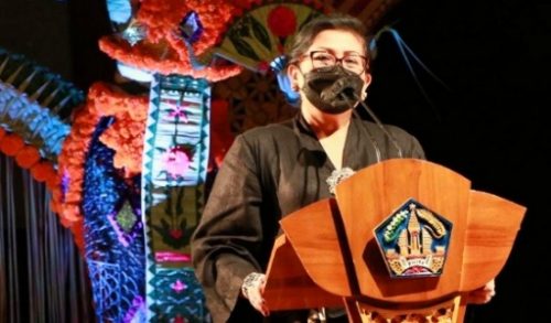 Bangun Gairah Kreativitas dan Ekosistem, Ny Putri Koster Ajak Generasi Muda Asah Budi Pekerti Melalui Goresan Puisi