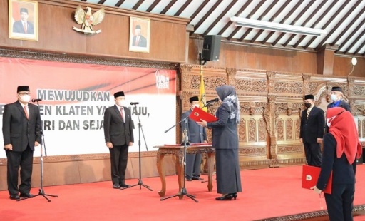 Bupati Sri Mulyani Lantik dan Ambil Sumpah Tiga Pejabat Pimpinan Tinggi Pratama di Lingkungan Pemkab Klaten