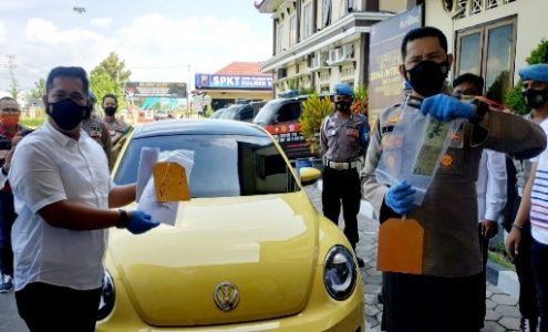 Polres Klaten Ungkap Video Viral Pengemudi Mobil VW Terobos dan Tabrak Petugas di Pos Penyekatan