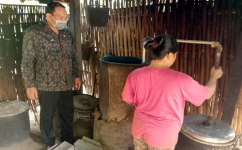 Destilasi Khas Bali, Pemprov Bersama Instansi Terkait Bina Petani Arak di Buleleng