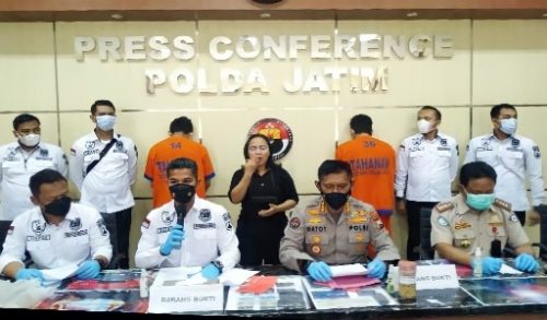 Subdit IV/Tipidter Ditreskrimsus Polda Jatim Amankan 3.500 Benih Lobster dan 2 Pelaku