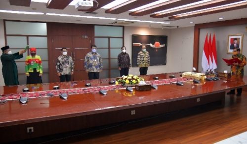 Seskab Lantik dan Ambil Sumpah Jabatan Tiga Pejabat Eselon II Setkab