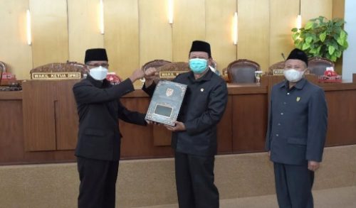 Rapat Paripurna, Bupati Boyolali Serahkan Ranperda Pertanggungjawaban APBD 2020