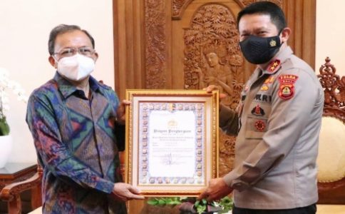 Kapolri Berikan Gubernur Bali Penghargaan dalam Penerapan PPKM Mikro Terbaik