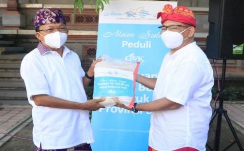 Gubernur Bali Terima Bantuan 50 Ton Beras dari GWK Cultural Park