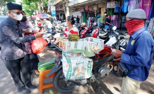 Peringati Harjaba ke-250 Tahun, ASN Bagikan Paket Sembako dan 25.000 Bungkus Nasi di Banyuwangi