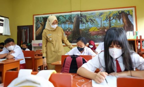 Tinjau Pelaksanaan PTM, Bupati Banyuwangi: Sekolah Harus Respon Cepat Terkait Kondisi Saat Ini di Banyuwangi