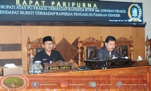 Fraksi-Fraksi DPRD Banyuwangi Sampaikan Jawaban Pendapat Eksekutif Atas Diajukannya Raperda Inisiatif tentang PUG di Banyuwangi