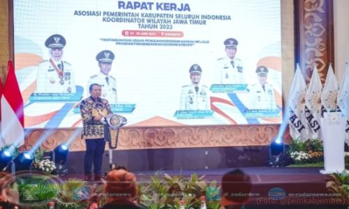 Buka Rapat Kerja, Ketua APKASI Korwil Jatim Ajak Seluruh Bupati Saling Kolaborasi di Jember