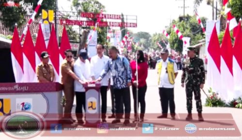 Presiden Jokowi Resmikan Inpres Jalan Daerah Provinsi Jatim Selatan Sepanjang 209,46 Km