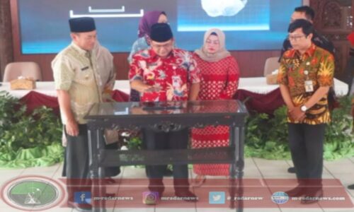 Bupati Ngesti Nugraha Serahkan SK Pengangkatan 663 PPPK Formasi 2023 Secara Daring