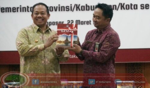 Pj. Mahendra Jaya Serahkan LKPD Unaudited Pemprov Tahun 2023 kepada BPK Bali