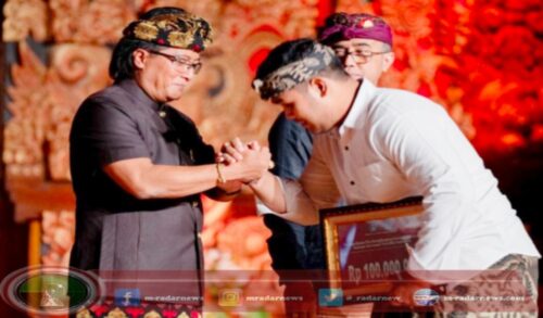 Bupati Giri Prasta Serahkan Bantuan Hibah Rp 50 Miliar Lebih untuk Kota Denpasar