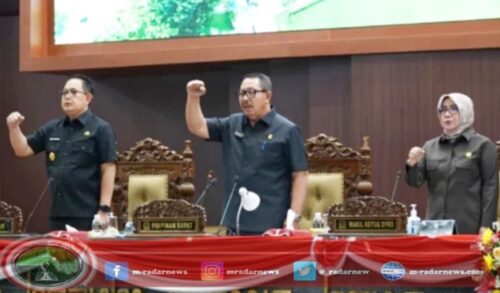 Pj. Gubernur Adhy Sampaikan Nota Pertanggungjawaban P-APBD Jatim TA 2023