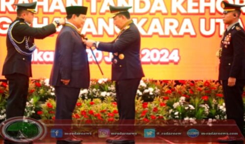 Prabowo Subianto Terima Tanda Kehormatan Bintang Bhayangkara Utama dari Polri