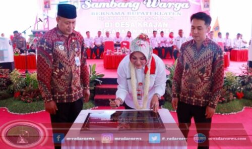 Sambang Warga Desa Krajan, Bupati Sri Mulyani Resmikan Sekaligus Apresiasi Pembangunan TPS 3R