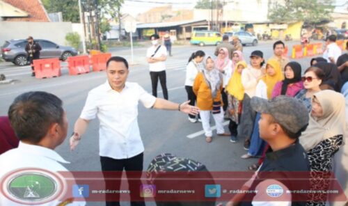 Sidak Pelebaran Jalan di Simpang Lima Keputih, Wali Kota Eri: Sudak Tak Macet Lagi