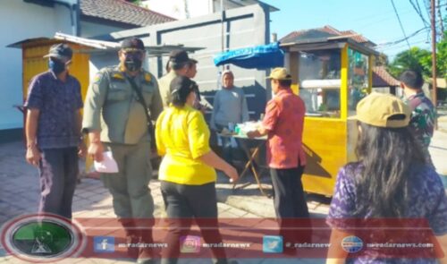 Satpol PP Kota Denpasar Tertibkan Pedagang Kaki Lima di Jalan Tukad Badung