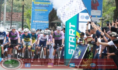 Waketum PB ISSI Silmy Karim Lepas Etape Pertama Tour de Banyuwangi Ijen 2024 di Banyuwangi