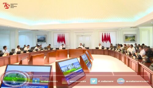 Pimpin Ratas Bersama Sejumlah Menteri, Jokowi Minta RAPBN 2025 Akomodasi Program Presiden Terpilih