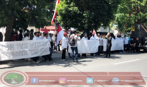 Tak Akan Henti Gelar Aksi Demo, PPAB Tuntut Kacabdin Pendidikan Provinsi Segera Dimutasi Keluar Banyuwangi di Banyuwangi