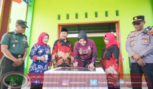 Sambang Warga Karangwungu, Bupati Sri Mulyani Resmikan Gedung Serbaguna Kembang Wungu