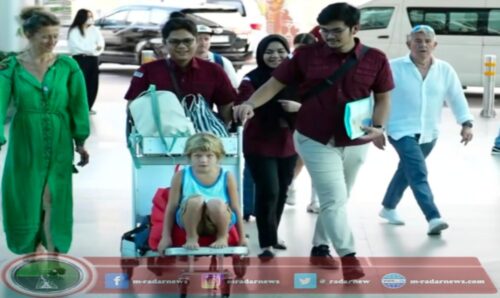 Tindak Tegas! Anak Bule yang Kerab Buat Resah Akhirnya Dideportasi Bersama Ibunya