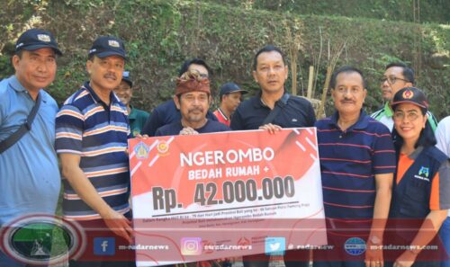 Baksos Ngrombo di Karangasem, Sekda Dewa Indra Serahkan Bantuan Bedah Rumah hingga Peralatan Sekolah