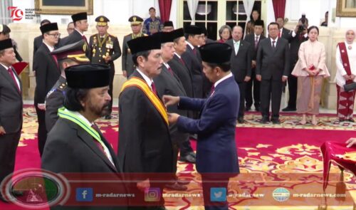 Peringati HUT ke-79 RI, Presiden Jokowi Anugerahkan Tanda Kehormatan kepada 64 Tokoh