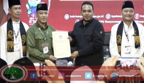 Pendaftar Kedua, Gus Makki-Ali Ruchi Resmi Daftar ke KPU Banyuwangi di Banyuwangi
